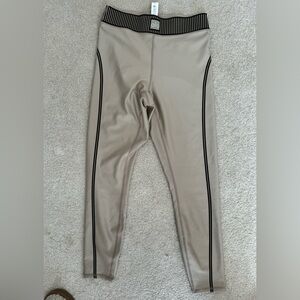 Alo High-Waist 7/8 Line-Up Airlift Leggings in Gravel